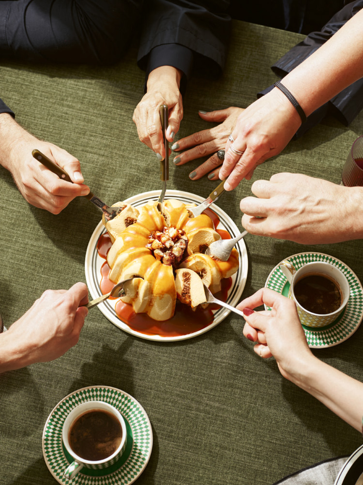 »Dinner Party« — CALLWEY